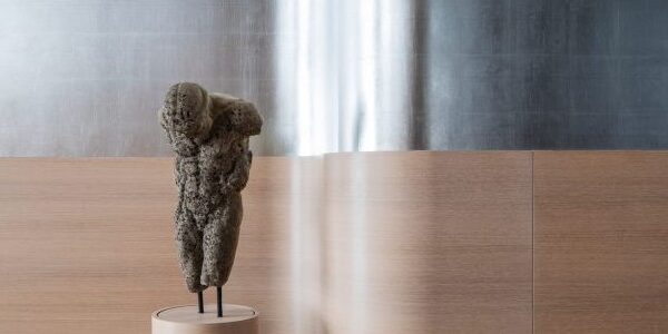 הדירה של המעצב גיורא אהרוני בצ'לסי, ניו-יורק