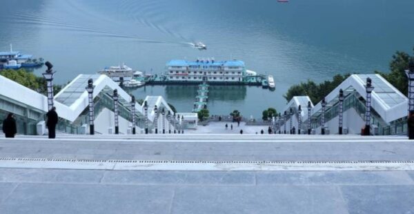 מדרגות נעות הארוכות בעולם: באורך של כמעט קילומטר