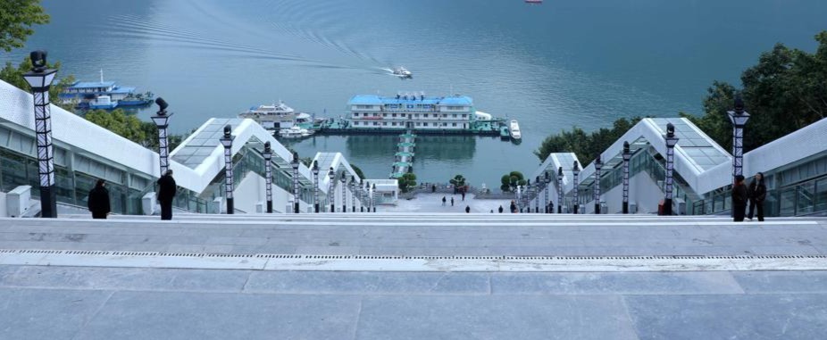 מדרגות נעות הארוכות בעולם: באורך של כמעט קילומטר