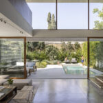 הבית שבין לבין, ברמת השרון