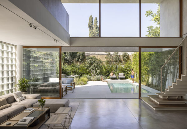 הבית שבין לבין, ברמת השרון