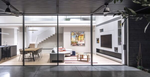 בית תל-אביבי שמגדיר מחדש את תחושת הביטחון