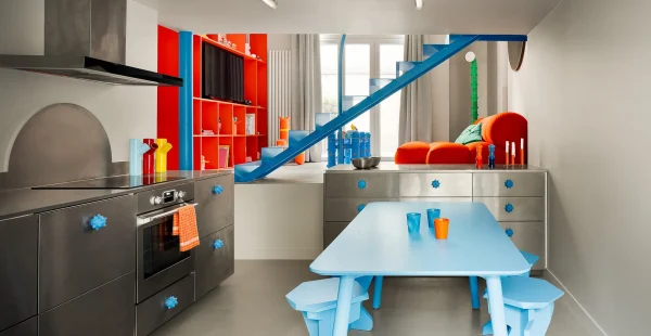 דירת 40 מ"ר כמו בסרט מצוייר: מקסימליזם שובב בלב פריז