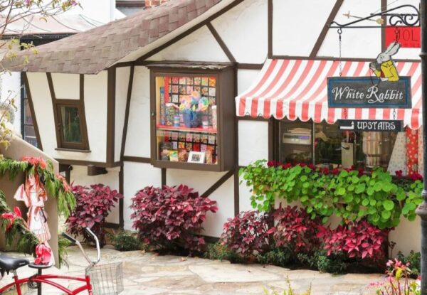 חמש עיירות קטנות עם סיפור גדול: מסע בין פנינים נסתרות ברחבי העולם