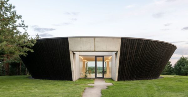 אדריכלות מעגלית בלב הנוף