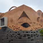 המשפחה ביקשה "מבצר מודרני" הרחק משאון העיר