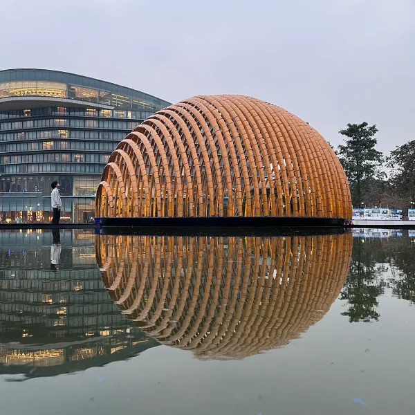 פביליון חדש בהאנוי משתמש במים במרכז החוויה