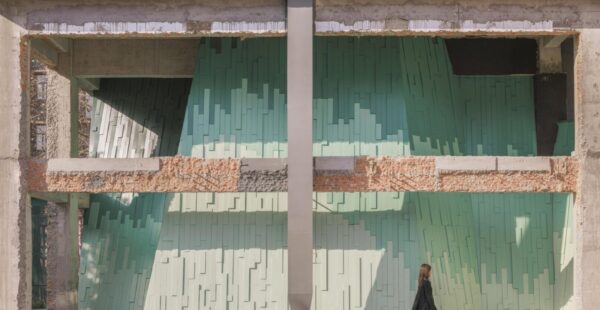 תיאטרון “Verdant Ridges” של Wutopia Lab: דיאלוג פיוטי בין עבר להווה