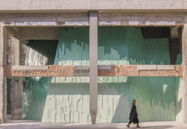 תיאטרון “Verdant Ridges” של Wutopia Lab: דיאלוג פיוטי בין עבר להווה