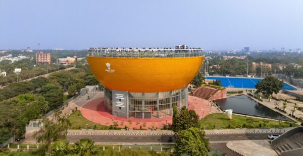 אקדמייה בהודו בצורת חצי כדור