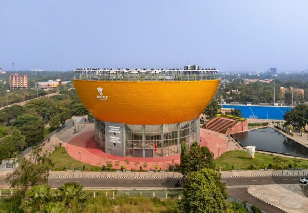 אקדמייה בהודו בצורת חצי כדור