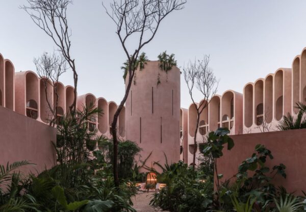 כפר אנכי בג’ונגל: Babel בטולום מגדיר מחדש מגורים בני־קיימא