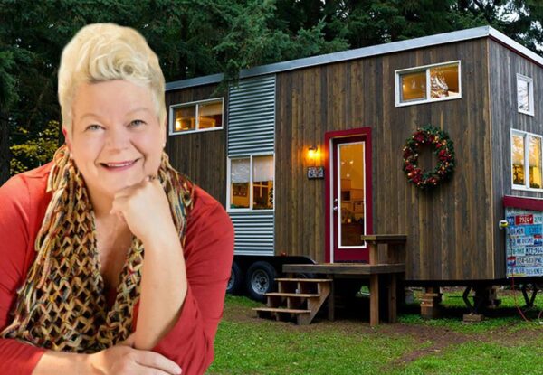 בנתה בעצמה את בית החלומות שלה, בתקציב זעיר – וכעת בונה לאחרים