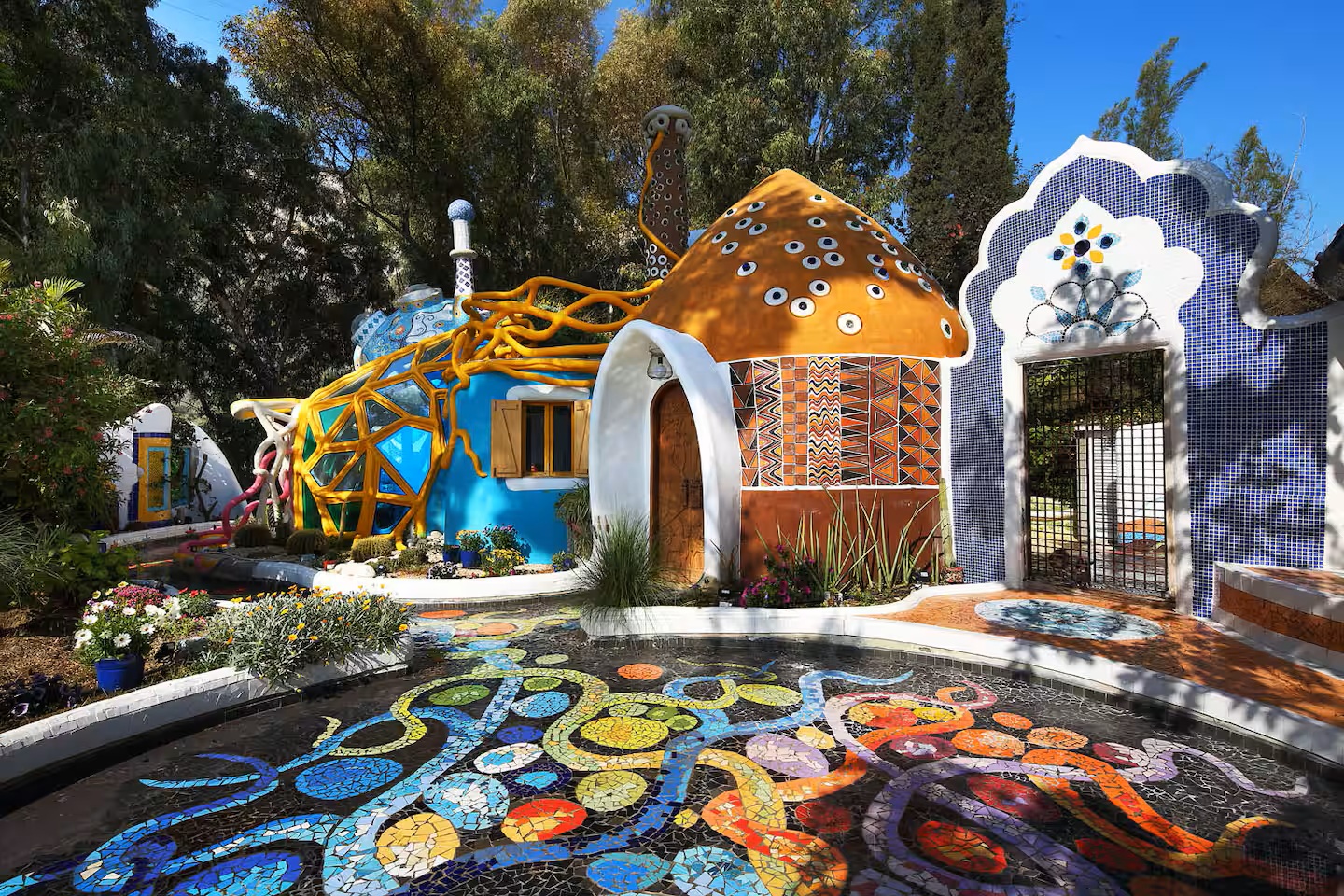 כפר אמנות צבעוני בקפריסין – חוויית אירוח אחרת ליד לימסול