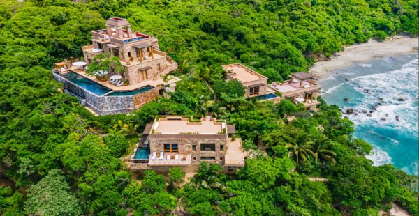 וילה דרמטית בהשראת מקדשי מאיה במקסיקו