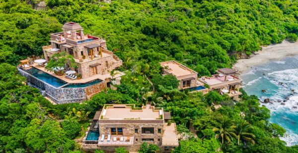 וילה דרמטית בהשראת מקדשי מאיה במקסיקו