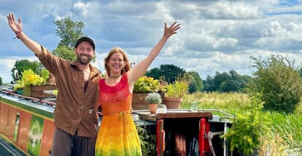 בית ששט בין נופים: הזוג שבחר להחליף קירות במרחבי הטבע