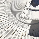 מחול אדריכלי על גדות הנהר: בית האופרה הגדול של שנגחאי מתקרב לסיום