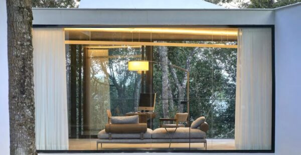 בית שמרחף בין העצים בברזיל