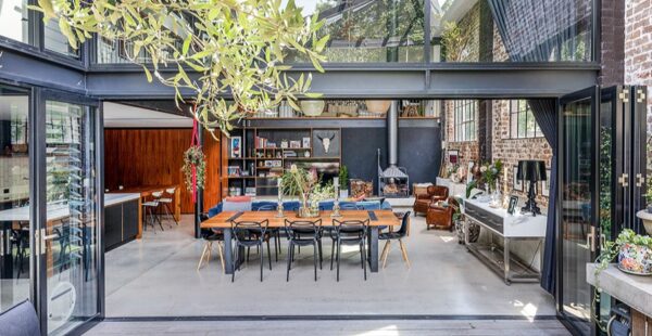 מבנה תעשייתי ישן הפך לבית חלומות משפחתי וחם