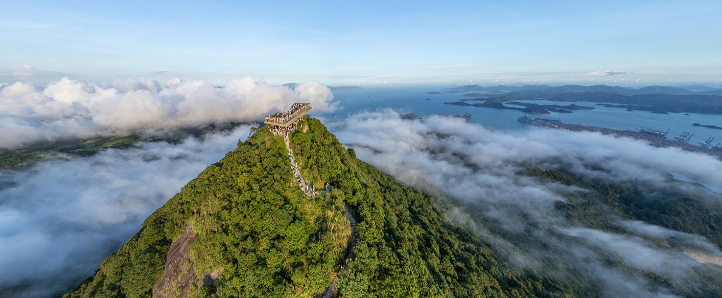תצפית ממונולית על פסגת הר מהגבוהים בשנזן