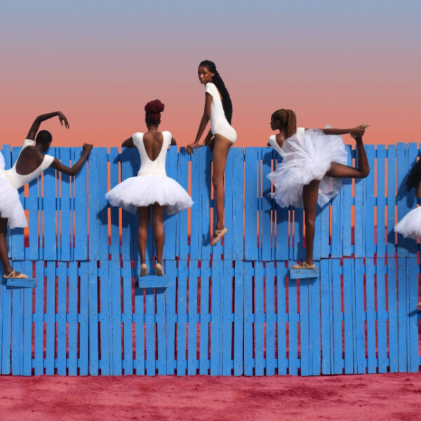 נסיך שחור עם אמירה צבעונית: הצילום של Prince Gyasi