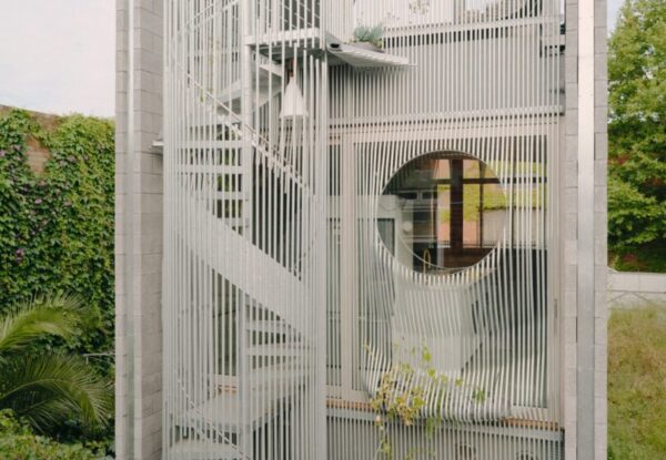 בית במקום חניה: ניסוי מגורים קטן עם אמירה גדולה