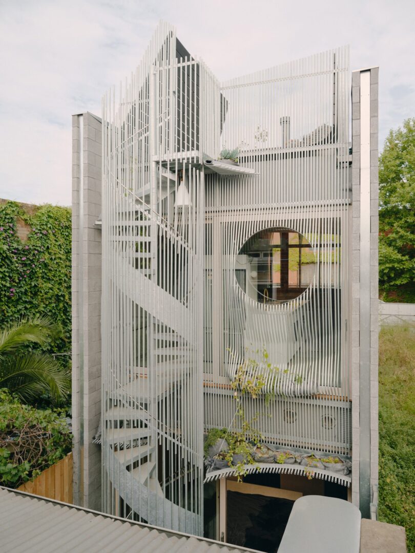 בית במקום חניה: ניסוי מגורים קטן עם אמירה גדולה