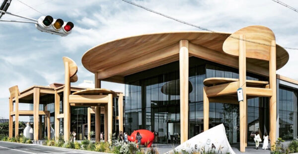 אתם יושבים? הנה בית קפה שנפל בין הכסאות