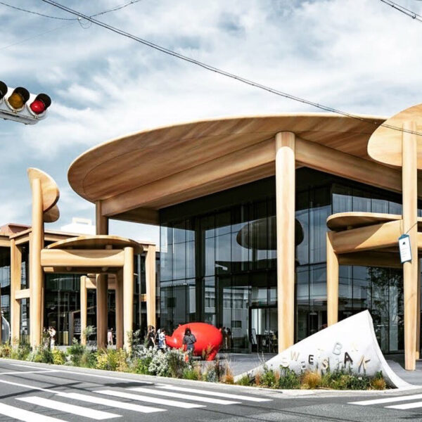 אתם יושבים? הנה בית קפה שנפל בין הכסאות