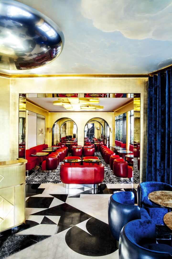 הקפה האייקוני שעיצבה India Mahdavi על שרידי בית כלא