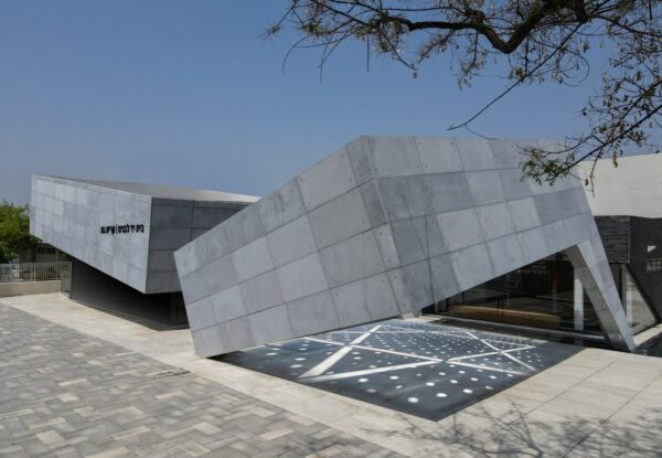 מונומנט של זיכרון בתנועה: בית יד לבנים בקריית גת