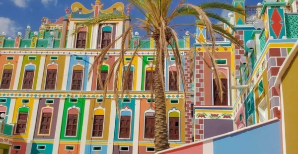 ארמון הבוץ הצבעוני בלב המדבר בתימן