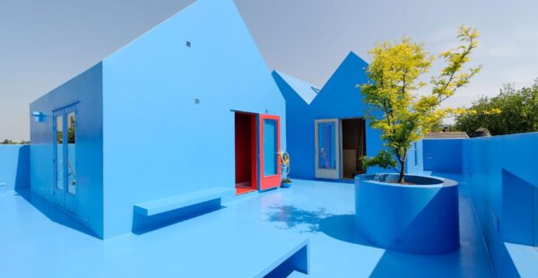 תוספת בנייה הופכת גג של מבנה היסטורי לכפר אורבני מניאטורי