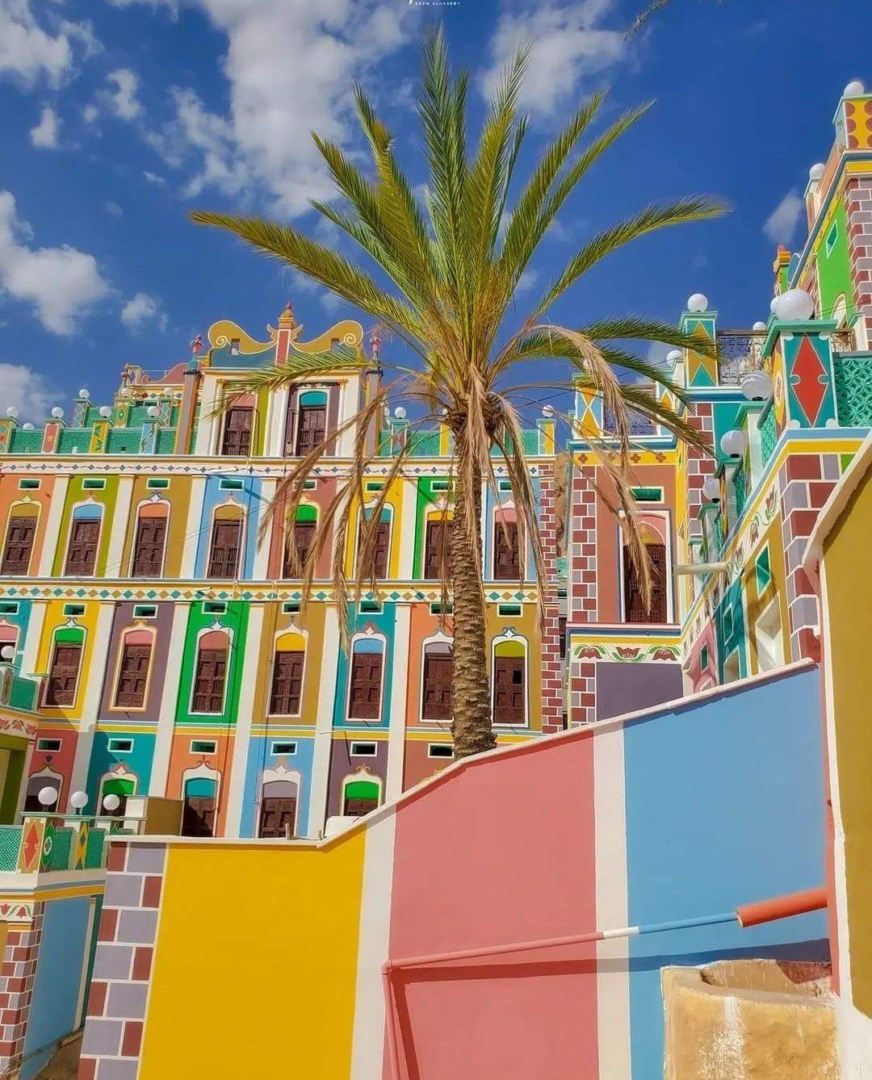 ארמון הבוץ הצבעוני בלב המדבר בתימן