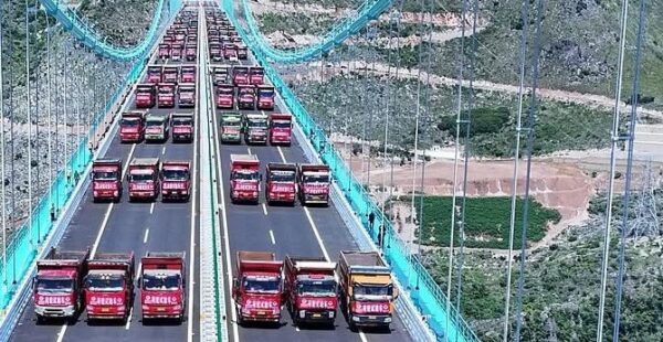 96 משאיות במבחן עומסים על הגשר הגבוה בעולם