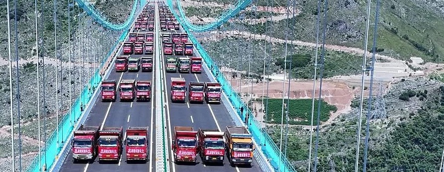 96 משאיות במבחן עומסים על הגשר הגבוה בעולם