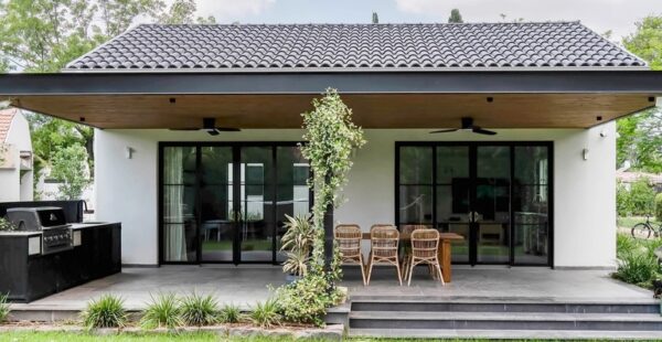 לבנות מחדש: בית מואר ומדויק בלב קיבוץ בעמק יזרעאל