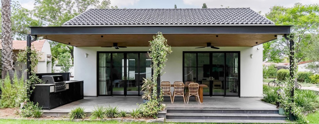 לבנות מחדש: בית מואר ומדויק בלב קיבוץ בעמק יזרעאל