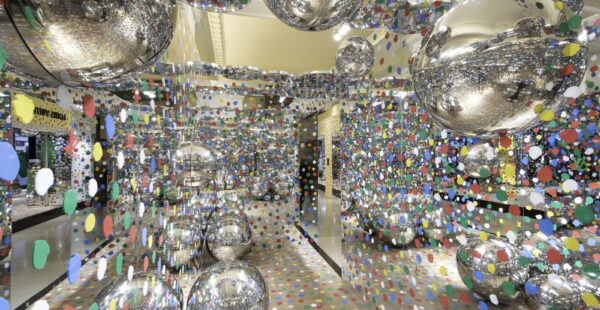 כאשר Yayoi Kusama עיצבה את חנות Louis Vuitton ב־Harrods הלונדוני
