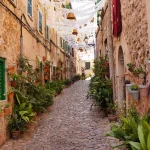 אחת הפנינות הקסומות של האי הספרדי Mallorca – העיירה Valldemossa