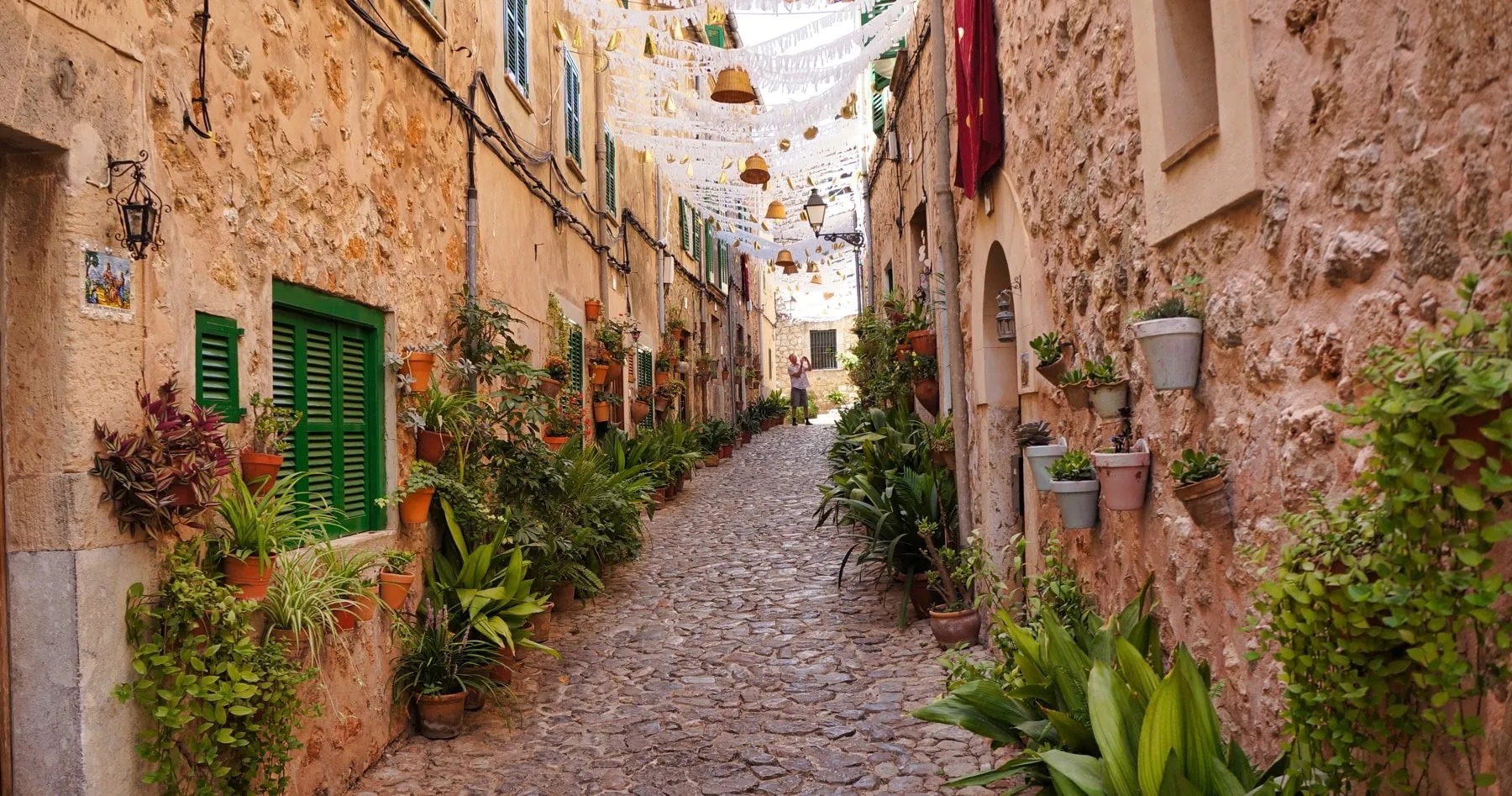 אחת הפנינות הקסומות של האי הספרדי Mallorca – העיירה Valldemossa