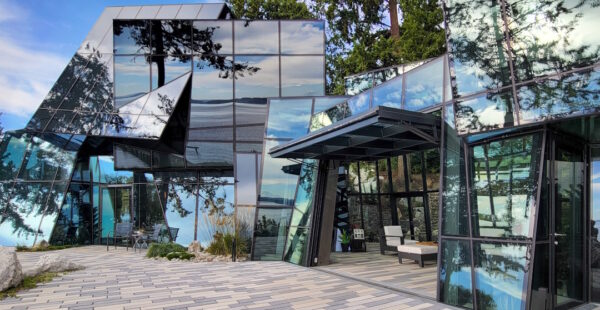 בית זכוכית עתידני שנולד מתוך חזון של עולם גיימינג