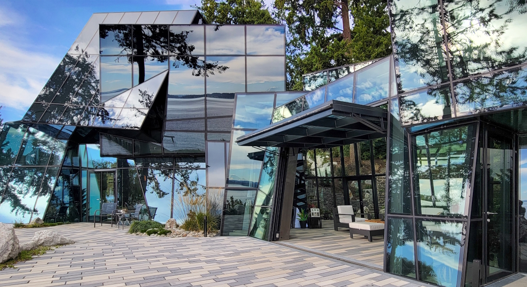 בית זכוכית עתידני שנולד מתוך חזון של עולם גיימינג