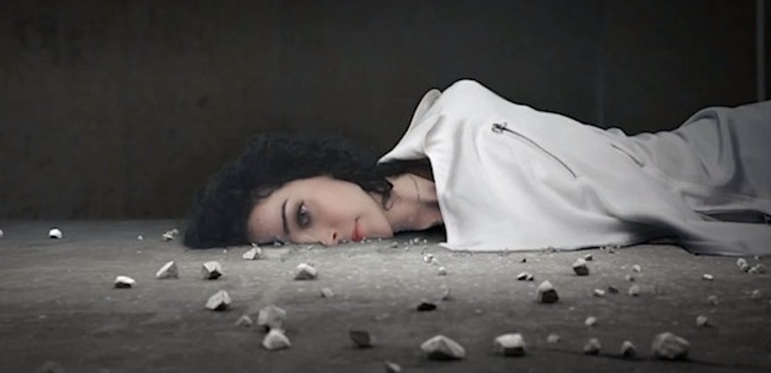 גדול מהחיים: העולם המטלטל של Ron Mueck