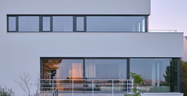 VILLA M: בין שימור מודרניסטי לחוויית מגורים עכשווית