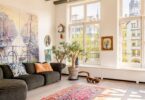 כמו לישון בתוך גלריה: דירת ה-Airbnb הכי צבעונית באמסטרדם