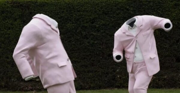 האמן שהפך את האבסורד לפסל: Erwin Wurm