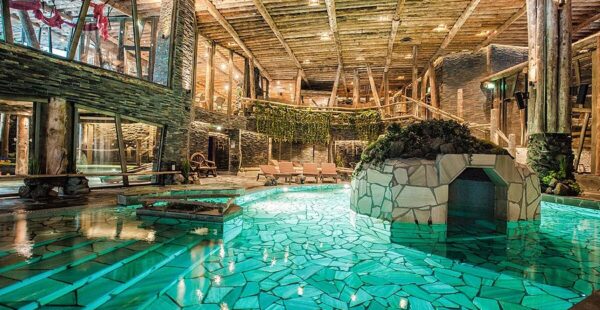מלון בטבע פראי וספא שנחצב בין סלעים: Hotel & Spa Resort Järvisydän, פינלנד