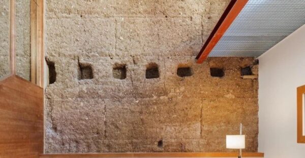 שיפוץ בתי כפר ישנים חשף את הבתים המקוריים